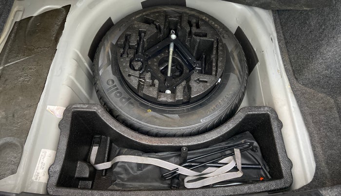 2015 Skoda Rapid 1.5 TDI MT ELEGANCE BLACK PACKAGE, Diesel, Manual, 64,793 km, Spare Tyre