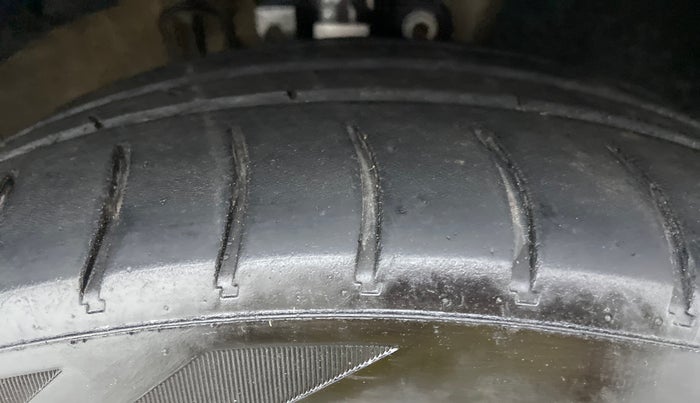 2015 Skoda Rapid 1.5 TDI MT ELEGANCE BLACK PACKAGE, Diesel, Manual, 64,793 km, Right Front Tyre Tread