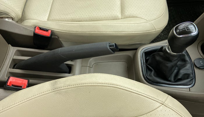 2015 Skoda Rapid 1.5 TDI MT ELEGANCE BLACK PACKAGE, Diesel, Manual, 64,793 km, Gear Lever