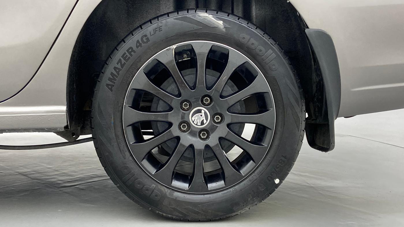 2015 Skoda Rapid 1.5 TDI MT ELEGANCE BLACK PACKAGE, Diesel, Manual, 64,793 km, Left Rear Wheel
