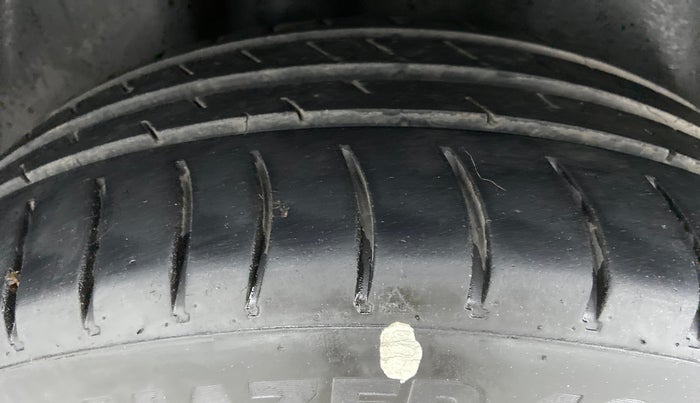 2015 Skoda Rapid 1.5 TDI MT ELEGANCE BLACK PACKAGE, Diesel, Manual, 64,793 km, Right Rear Tyre Tread