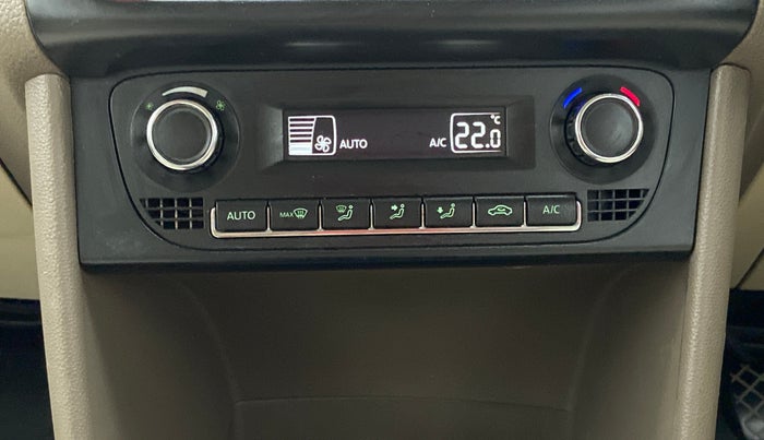 2015 Skoda Rapid 1.5 TDI MT ELEGANCE BLACK PACKAGE, Diesel, Manual, 64,793 km, Automatic Climate Control