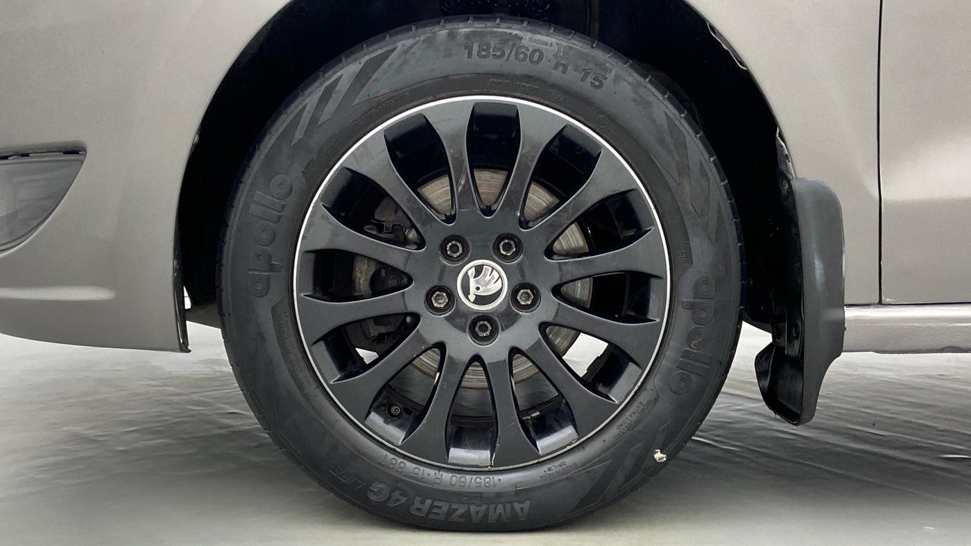2015 Skoda Rapid 1.5 TDI MT ELEGANCE BLACK PACKAGE, Diesel, Manual, 64,793 km, Left Front Wheel