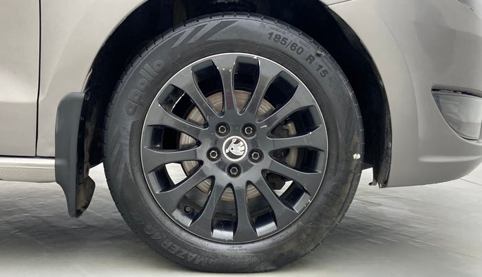 2015 Skoda Rapid 1.5 TDI MT ELEGANCE BLACK PACKAGE, Diesel, Manual, 64,793 km, Right Front Wheel