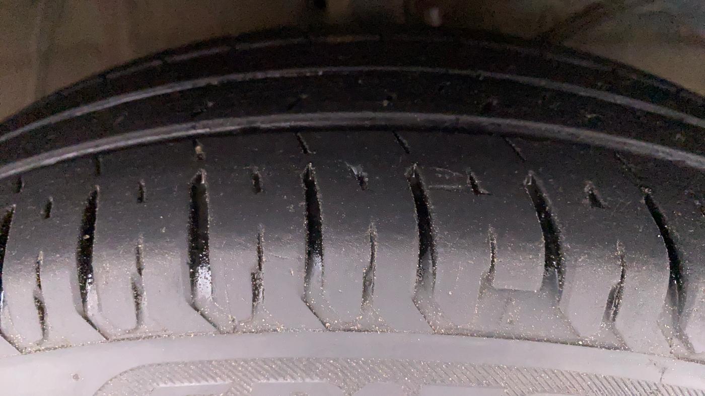 2019 Maruti Swift VXI D, Petrol, Manual, 56,150 km, Right Front Tyre Tread