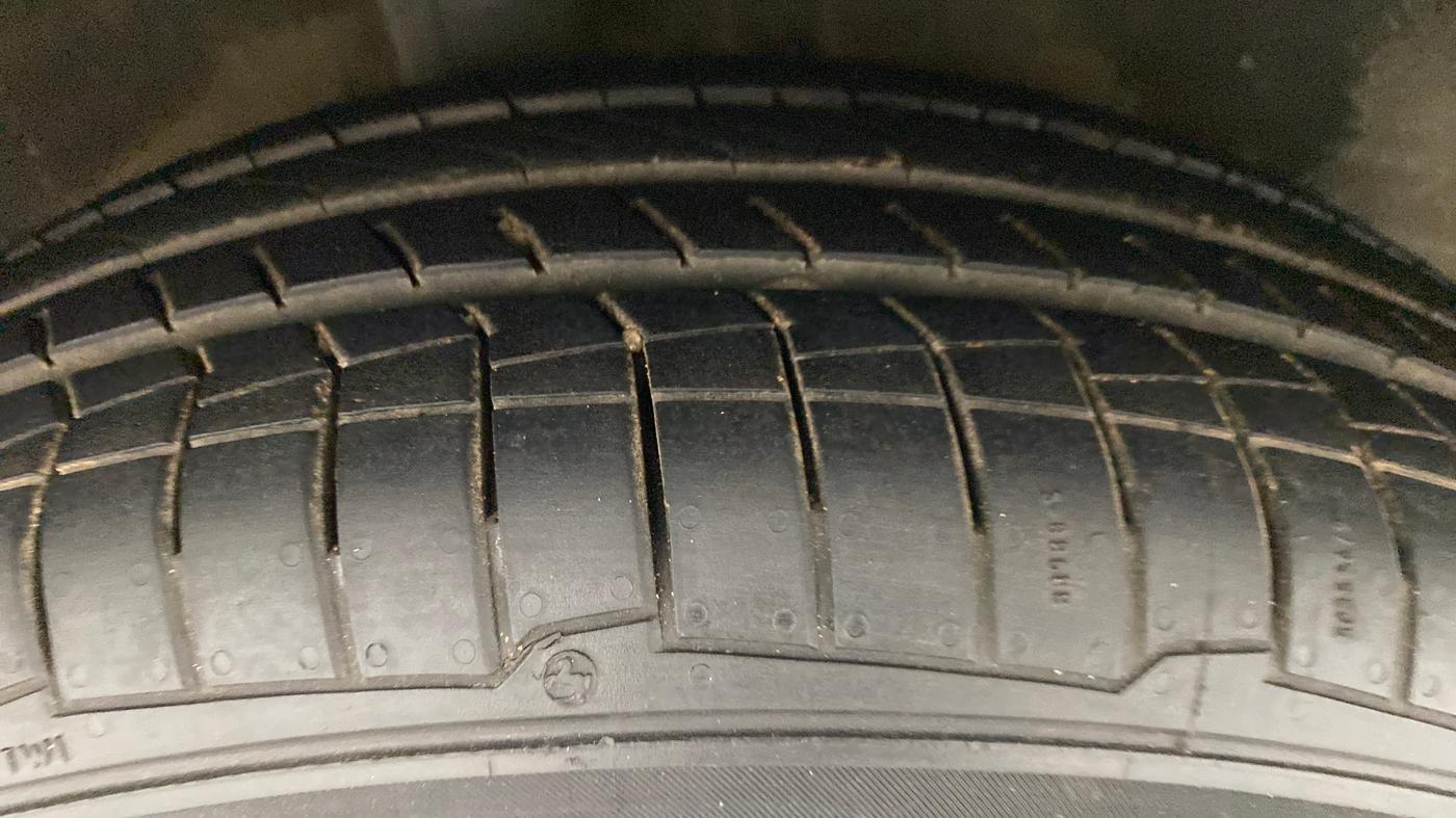 2016 Nissan Micra XV CVT, Petrol, Automatic, 33,902 km, Right Rear Tyre Tread