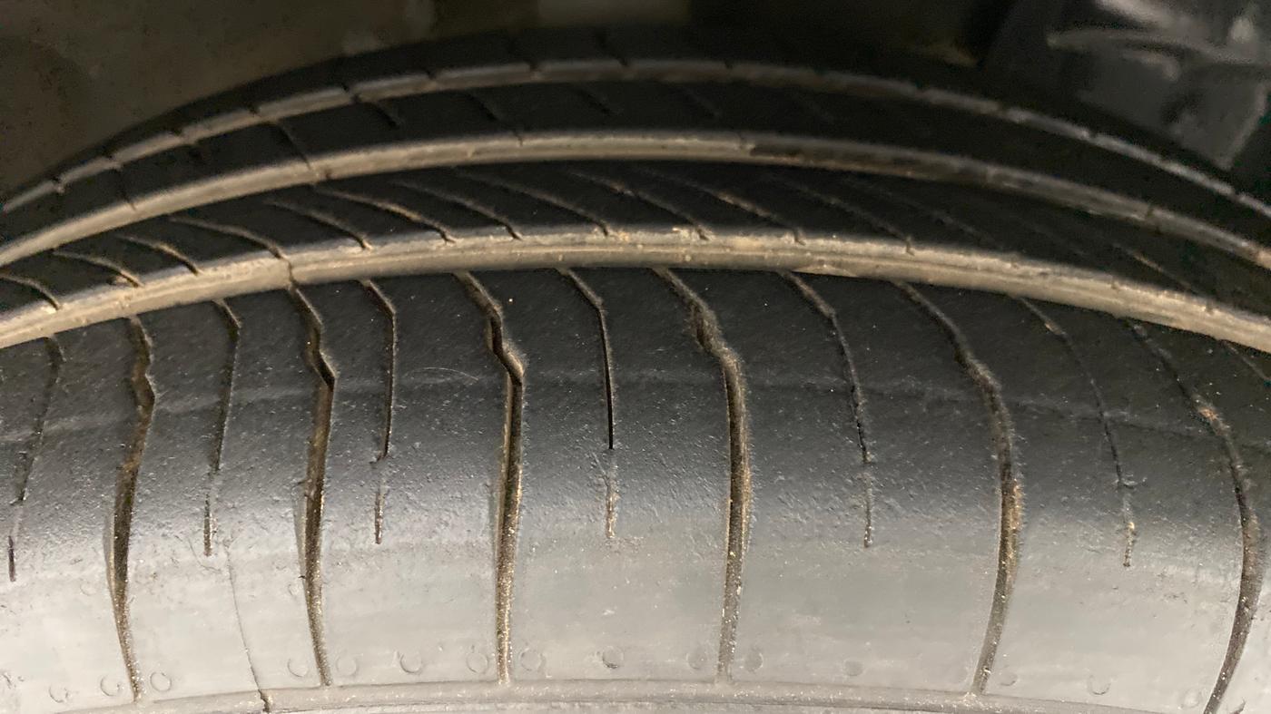 2016 Nissan Micra XV CVT, Petrol, Automatic, 33,902 km, Right Front Tyre Tread