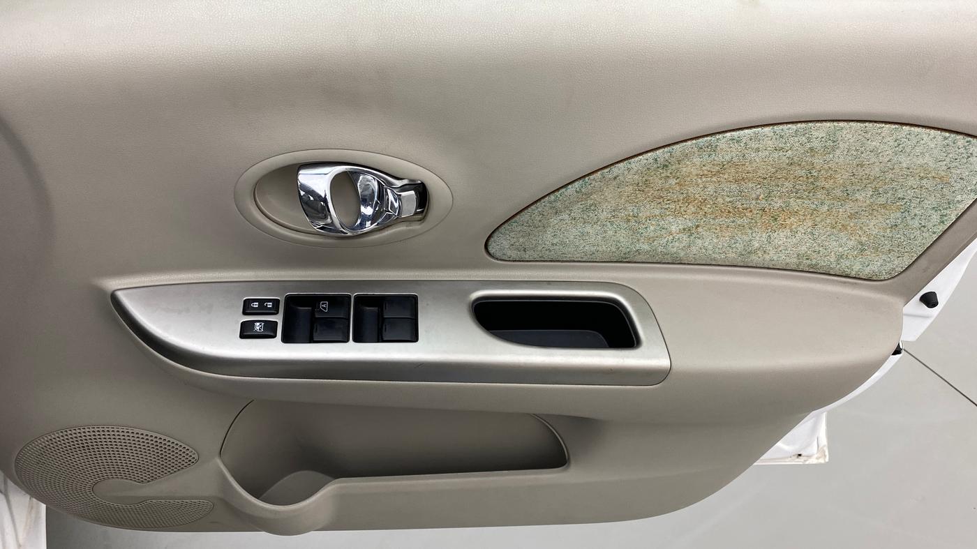 2016 Nissan Micra XV CVT, Petrol, Automatic, 33,902 km, Driver Side Door Panels Control