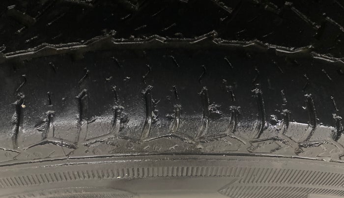 2015 Renault Duster 85 PS RXL DIESEL, Diesel, Manual, 1,25,755 km, Left Front Tyre Tread