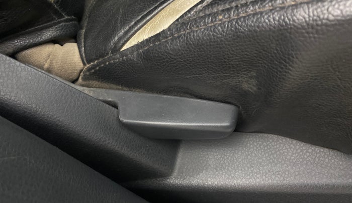 2015 Renault Duster 85 PS RXL DIESEL, Diesel, Manual, 1,25,755 km, Driver Side Adjustment Panel