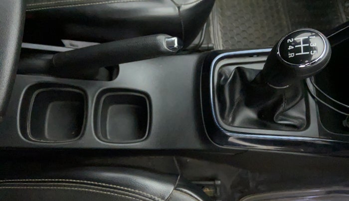 2017 Maruti S Cross ALPHA 1.3, Diesel, Manual, 58,771 km, Gear Lever