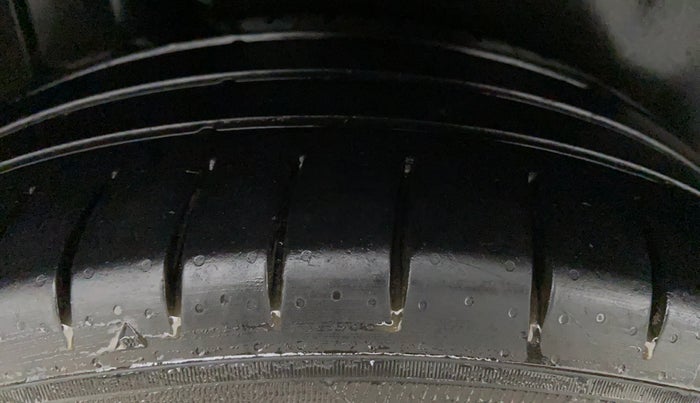 2017 Maruti S Cross ALPHA 1.3, Diesel, Manual, 58,771 km, Right Front Tyre Tread