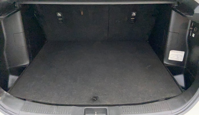 2017 Maruti S Cross ALPHA 1.3, Diesel, Manual, 58,771 km, Boot Inside