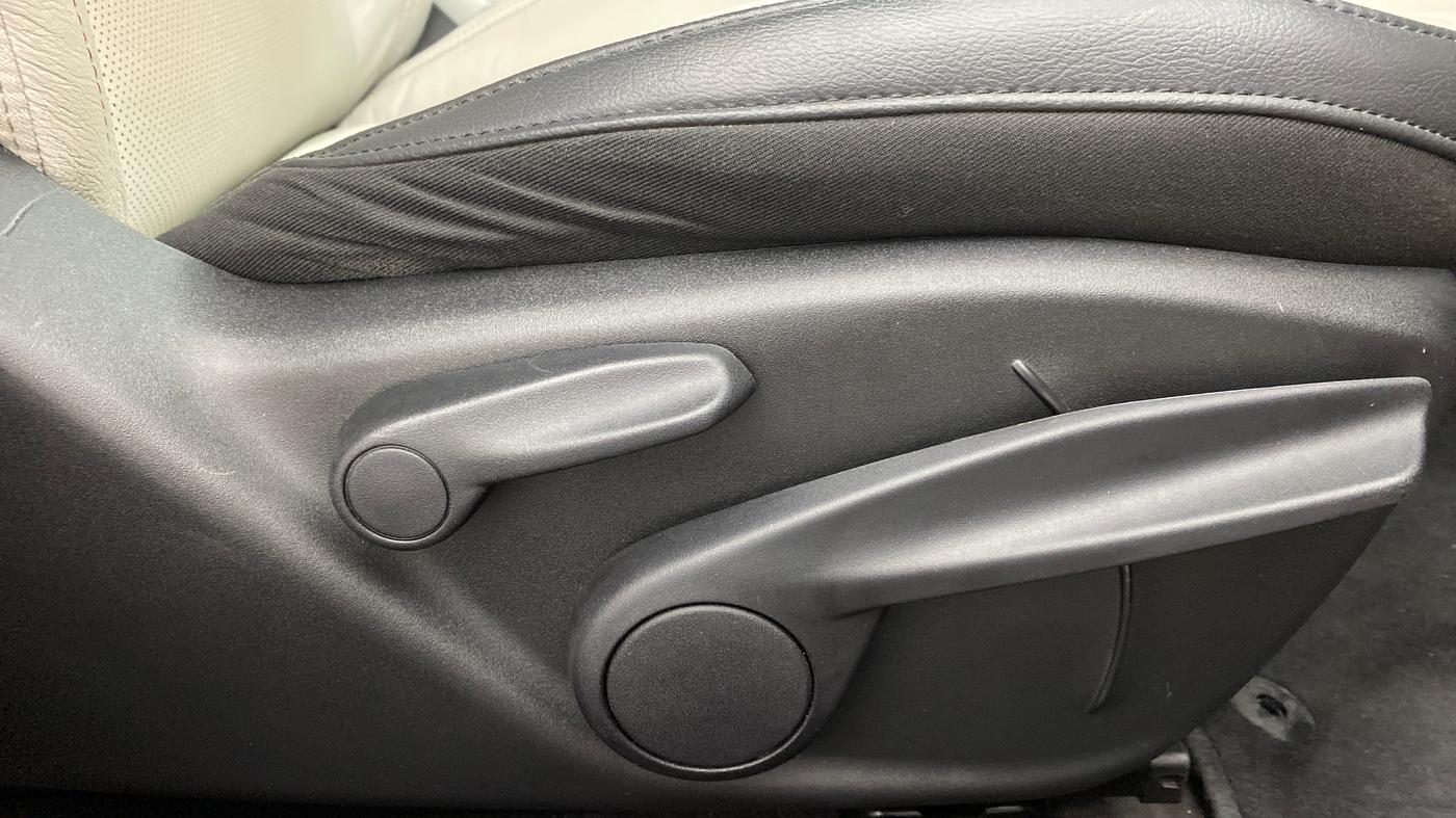 2017 Jeep Compass LIMITED 1.4 AT, Petrol, Automatic, 14,094 km, Driver Side Adjustment Panel