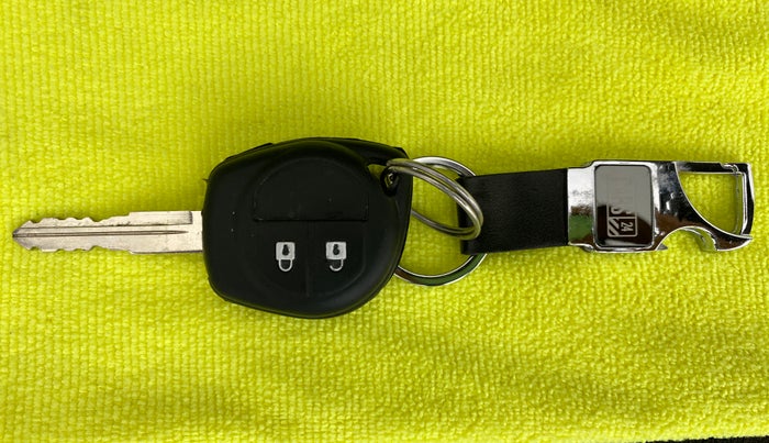 2020 Maruti Swift VXI D, Petrol, Manual, 44,174 km, Key Close Up