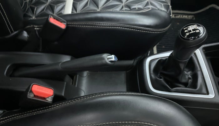 2020 Maruti Swift VXI D, Petrol, Manual, 44,174 km, Gear Lever