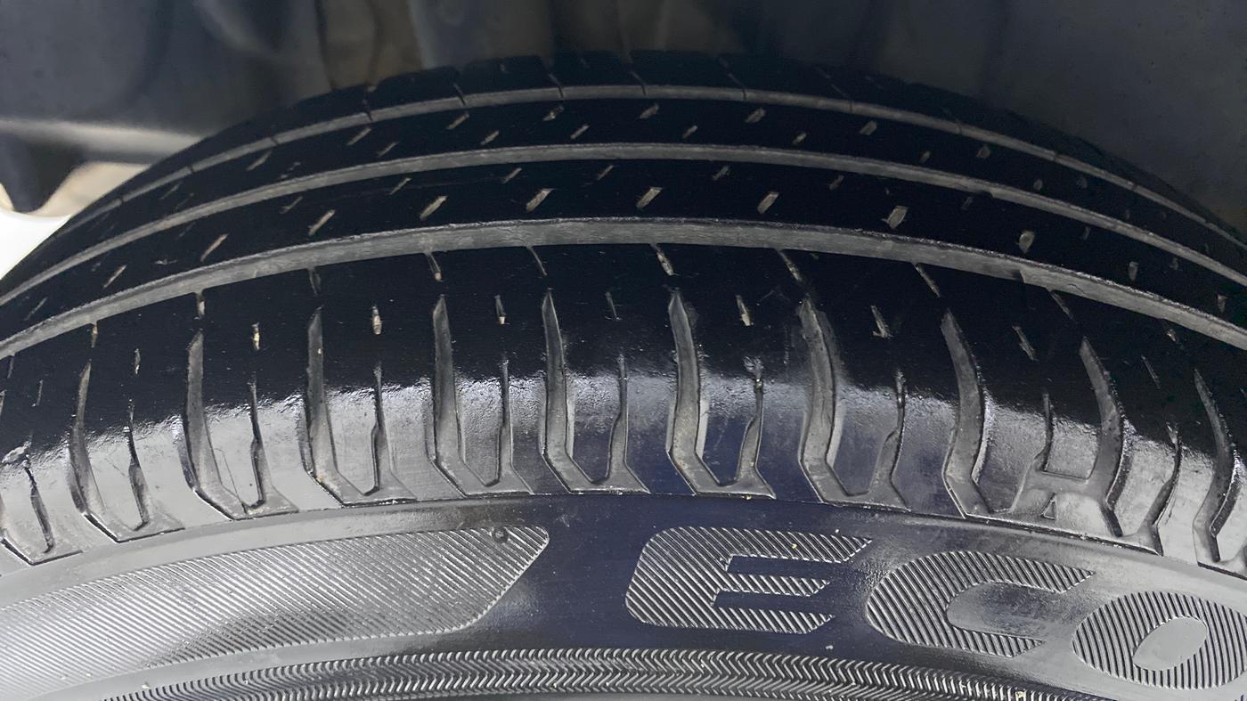 2020 Maruti Swift VXI D, Petrol, Manual, 44,174 km, Right Rear Tyre Tread