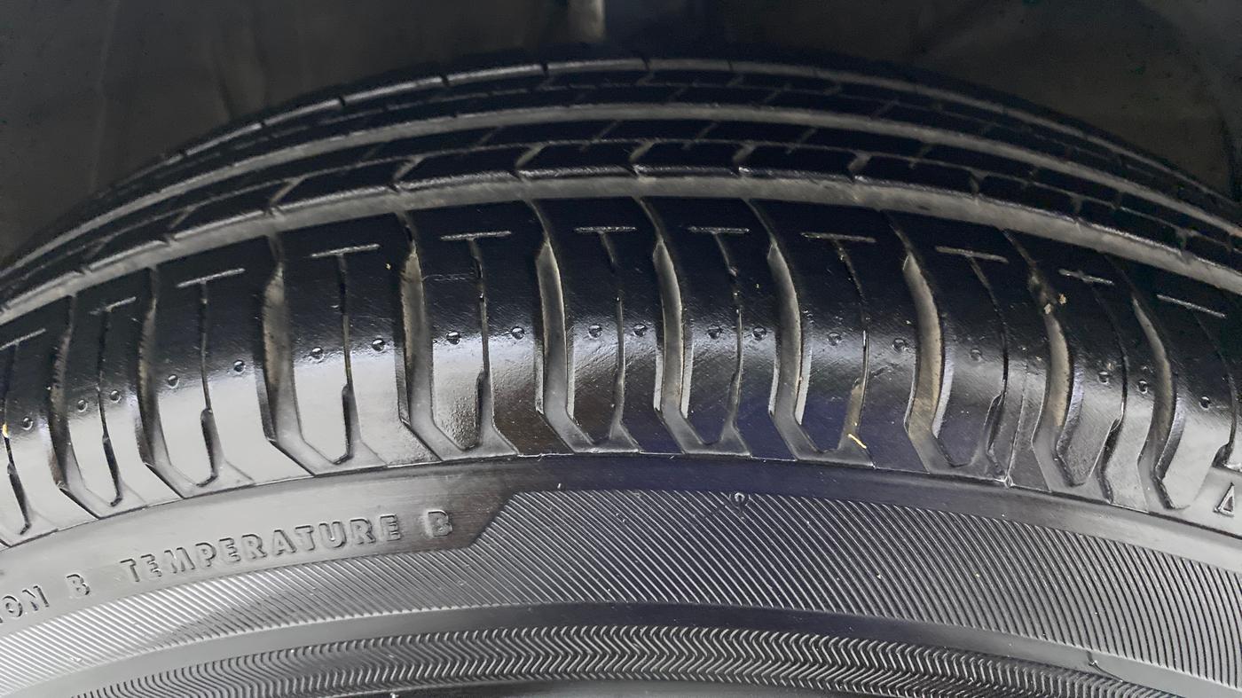 2020 Maruti Swift VXI D, Petrol, Manual, 44,174 km, Right Front Tyre Tread