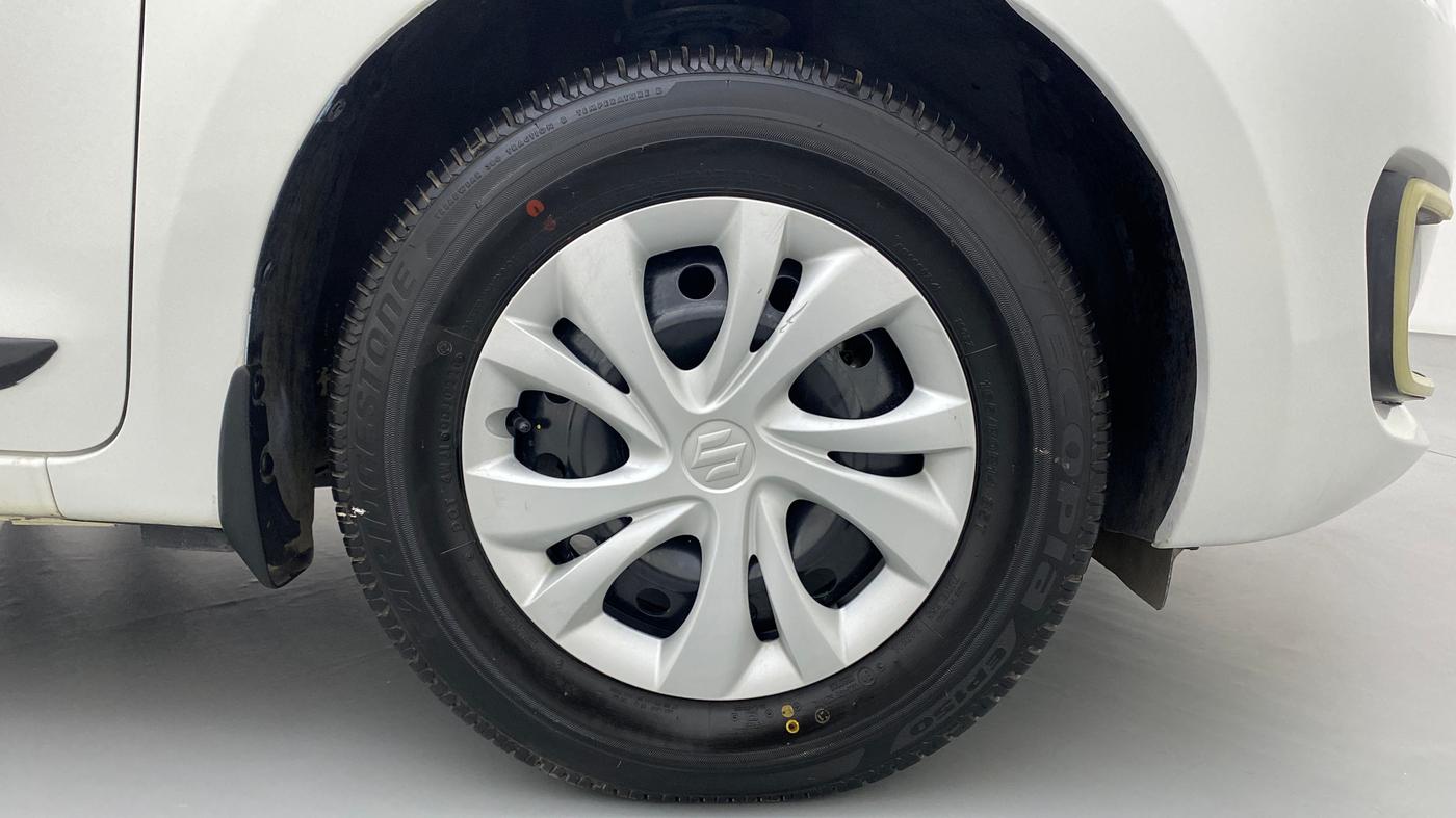 2020 Maruti Swift VXI D, Petrol, Manual, 44,174 km, Right Front Wheel