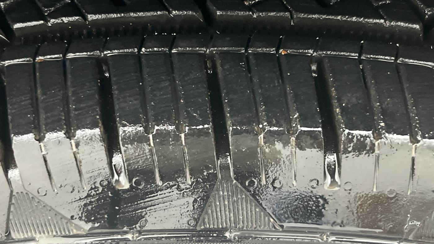 2016 Renault Duster RXL 1.6 PETROL, Petrol, Manual, 49,077 km, Right Front Tyre Tread