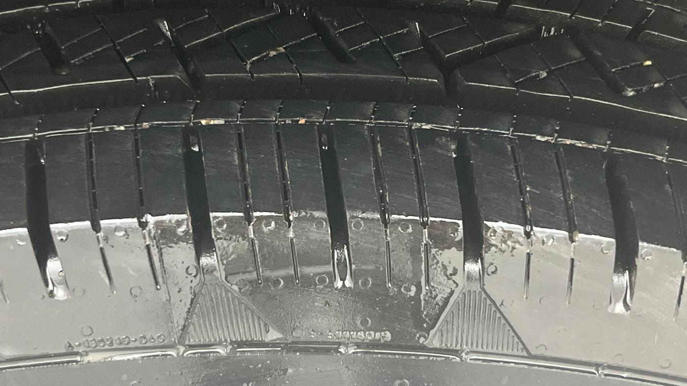 2016 Renault Duster RXL 1.6 PETROL, Petrol, Manual, 49,077 km, Left Rear Tyre Tread