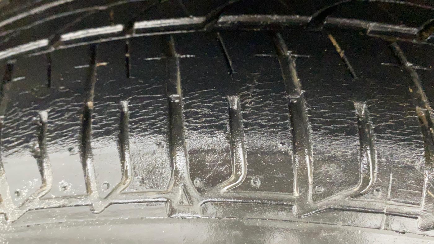 2015 Maruti Ciaz ZXI+, Petrol, Manual, 76,848 km, Left Front Tyre Tread