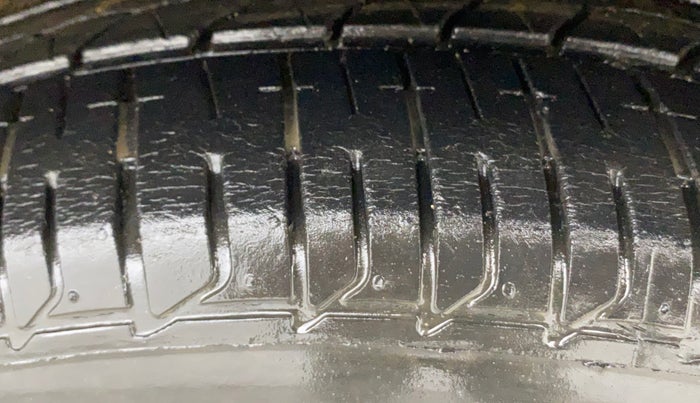 2015 Maruti Ciaz ZXI+, Petrol, Manual, 76,770 km, Right Front Tyre Tread