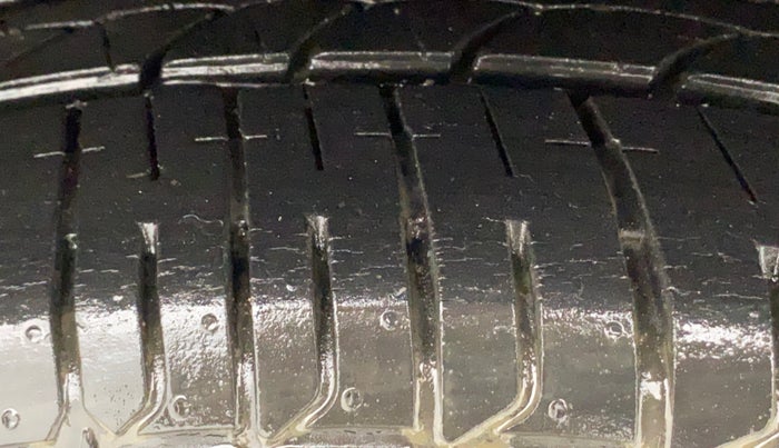 2015 Maruti Ciaz ZXI+, Petrol, Manual, 76,770 km, Right Rear Tyre Tread