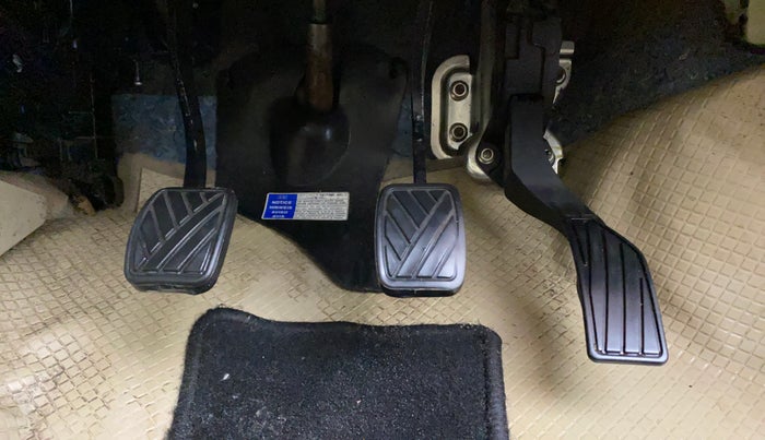 2015 Maruti Ciaz ZXI+, Petrol, Manual, 76,770 km, Pedals