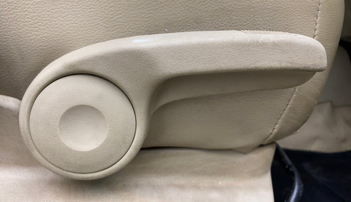 2015 Maruti Ciaz ZXI+, Petrol, Manual, 76,770 km, Driver Side Adjustment Panel