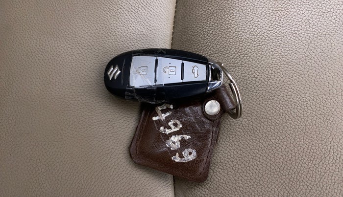 2015 Maruti Ciaz ZXI+, Petrol, Manual, 76,770 km, Key Close Up