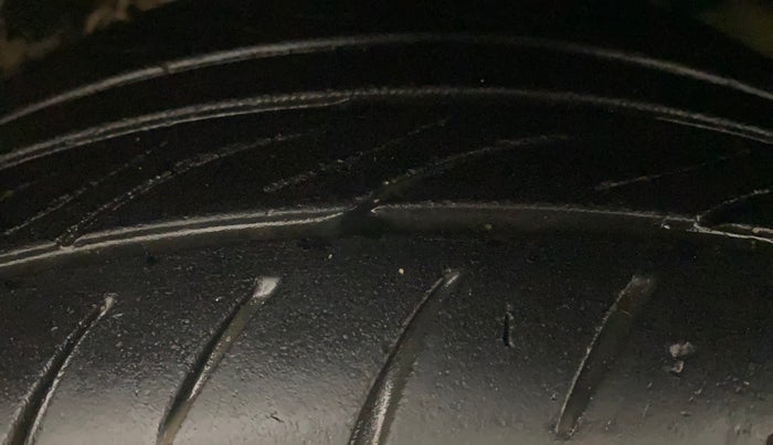 2019 Maruti Swift VXI AMT, Petrol, Automatic, 65,898 km, Right Front Tyre Tread