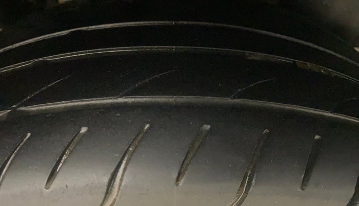 2019 Maruti Swift VXI AMT, Petrol, Automatic, 65,898 km, Right Rear Tyre Tread