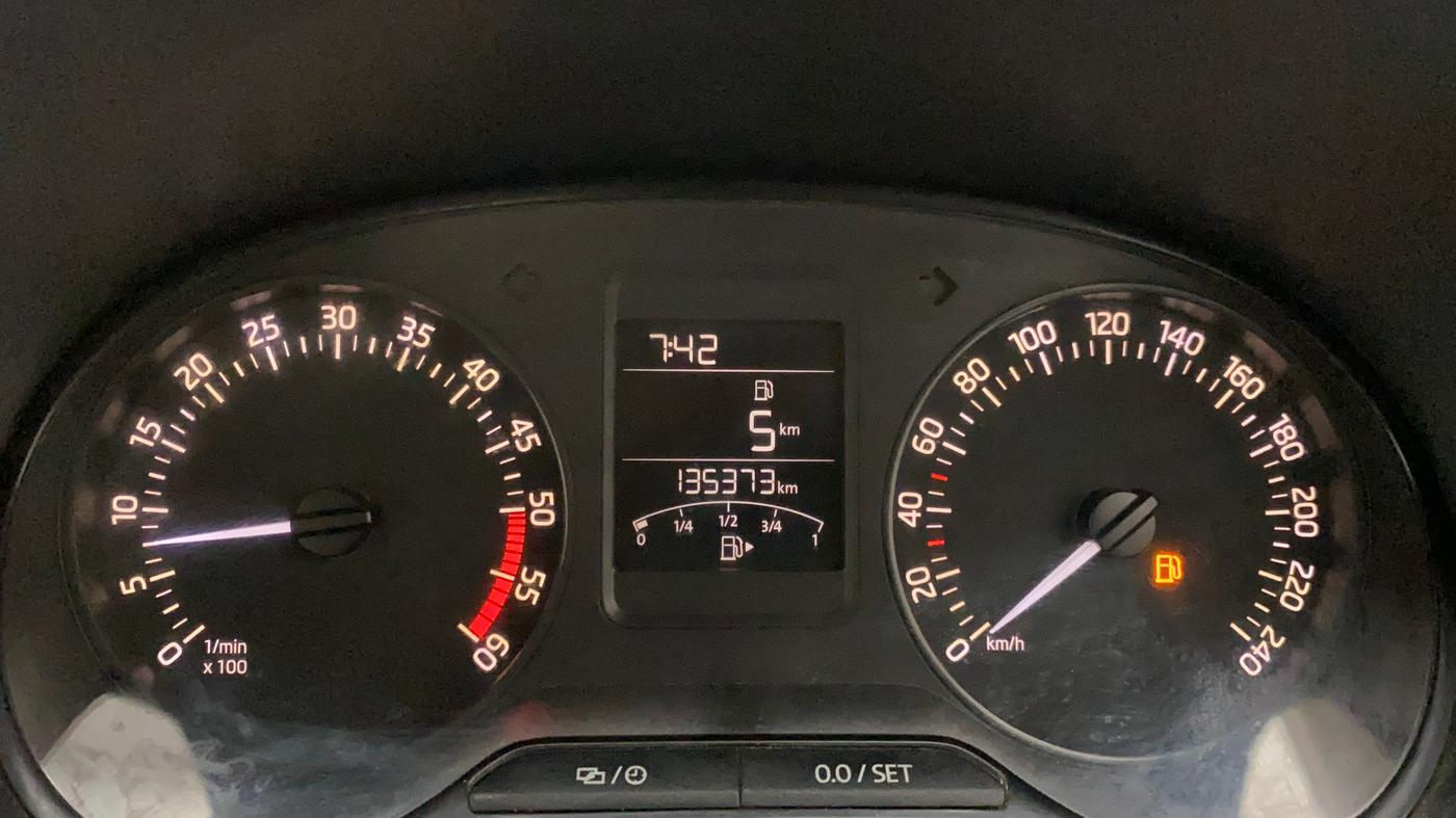 2016 Skoda Rapid AMBITION 1.5 TDI, Diesel, Manual, 1,35,459 km, Odometer Image
