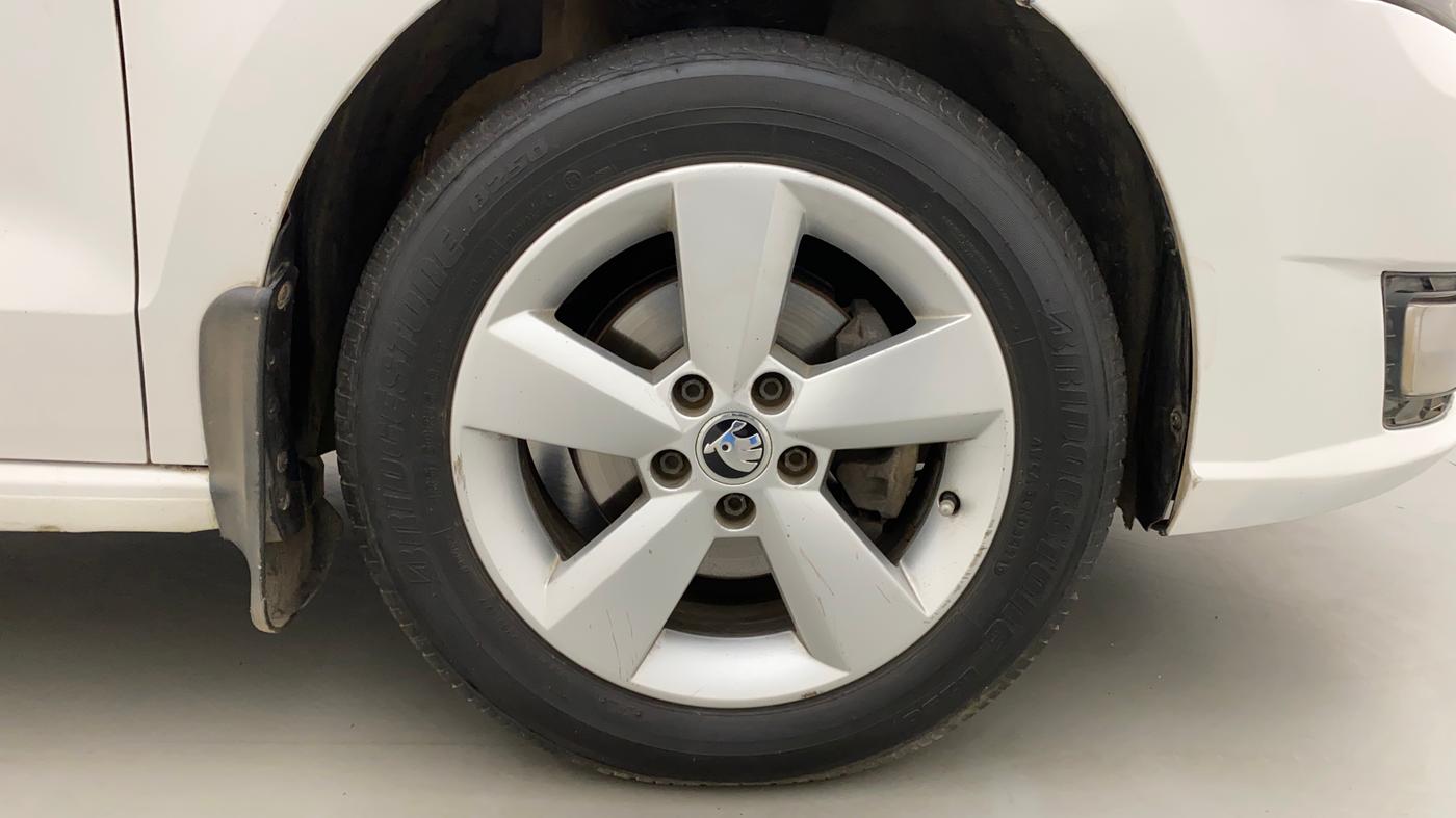 2016 Skoda Rapid AMBITION 1.5 TDI, Diesel, Manual, 1,35,459 km, Right Front Wheel
