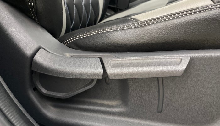 2022 Hyundai GRAND I10 NIOS ASTA 1.2 KAPPA VTVT, Petrol, Manual, 17,175 km, Driver Side Adjustment Panel