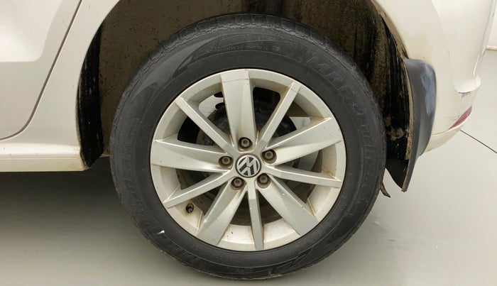 2015 Volkswagen Polo HIGHLINE1.2L, Petrol, Manual, 1,10,375 km, Left Rear Wheel