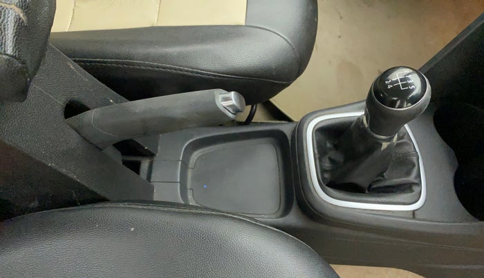 2015 Volkswagen Polo HIGHLINE1.2L, Petrol, Manual, 1,10,375 km, Gear Lever