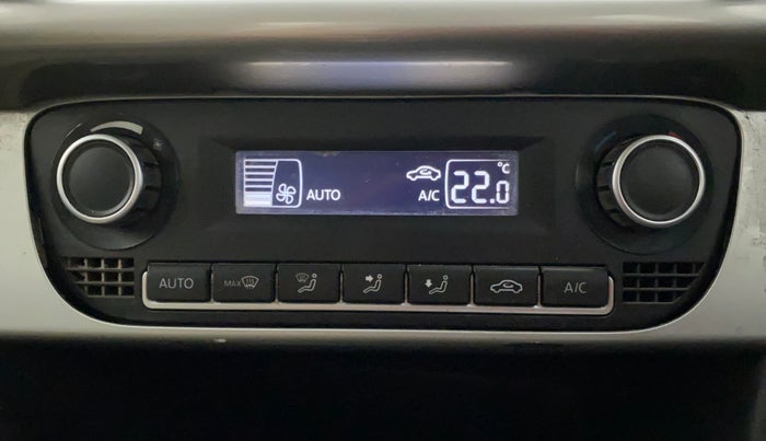 2015 Volkswagen Polo HIGHLINE1.2L, Petrol, Manual, 1,10,375 km, Automatic Climate Control