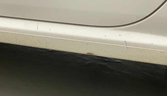 2015 Volkswagen Polo HIGHLINE1.2L, Petrol, Manual, 1,10,375 km, Left running board - Slightly dented
