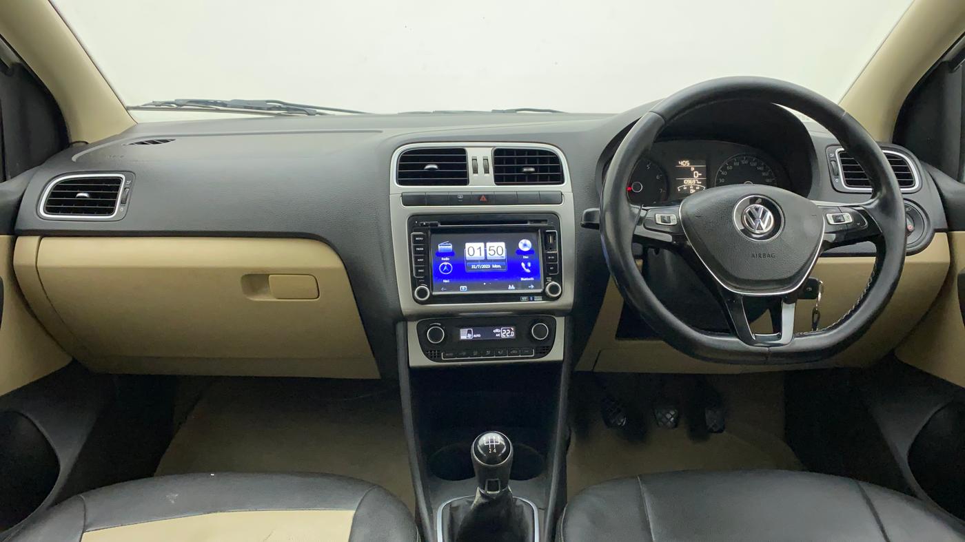 2015 Volkswagen Polo HIGHLINE1.2L, Petrol, Manual, 1,10,375 km, Dashboard