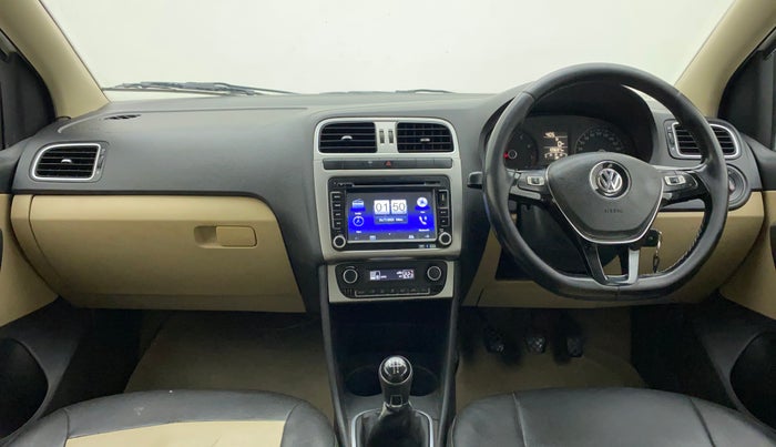 2015 Volkswagen Polo HIGHLINE1.2L, Petrol, Manual, 1,10,375 km, Dashboard