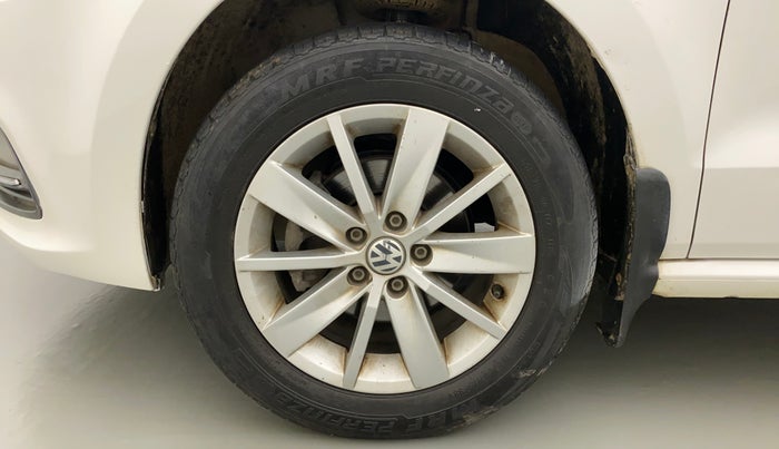 2015 Volkswagen Polo HIGHLINE1.2L, Petrol, Manual, 1,10,375 km, Left Front Wheel