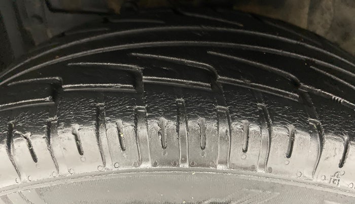 2017 Maruti S Cross ALPHA 1.6, Diesel, Manual, 43,502 km, Left Front Tyre Tread