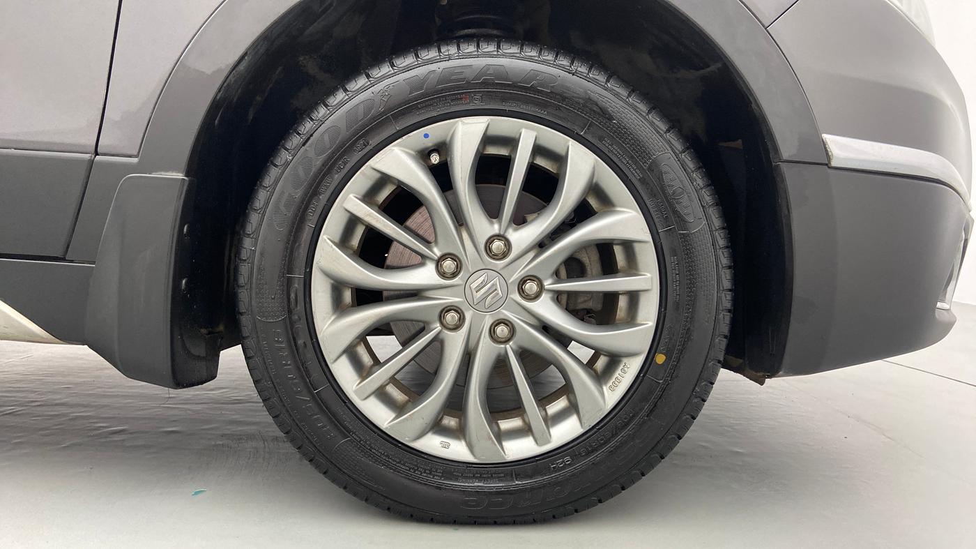 2017 Maruti S Cross ALPHA 1.6, Diesel, Manual, 43,502 km, Right Front Wheel