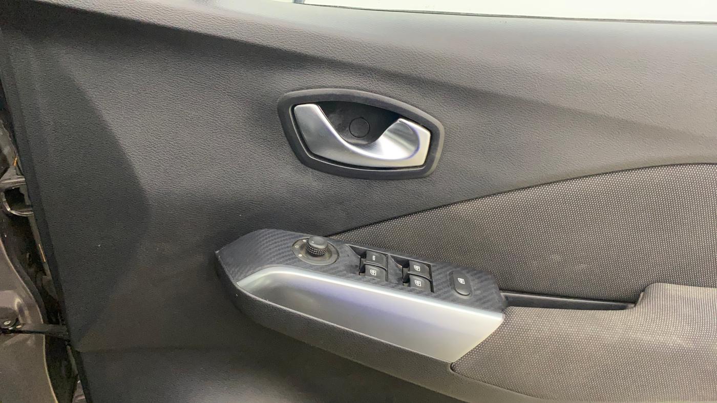 2020 Nissan Kicks XV TURBO 1.3 CVT, Petrol, Automatic, 81,544 km, Driver Side Door Panels Control