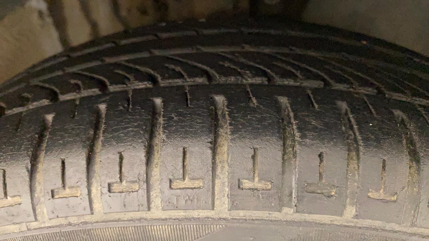 2010 Volkswagen Polo COMFORTLINE 1.2L PETROL, Petrol, Manual, 53,553 km, Right Front Tyre Tread