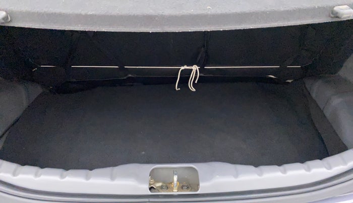 2016 Hyundai Eon SPORTZ, Petrol, Manual, 21,953 km, Boot Inside