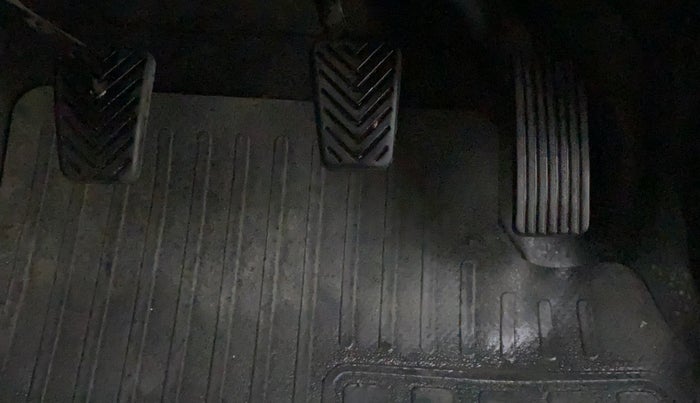 2016 Hyundai Eon SPORTZ, Petrol, Manual, 21,953 km, Pedals