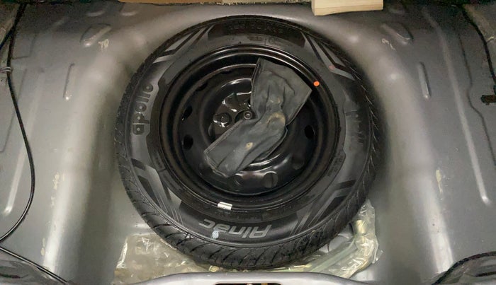 2016 Hyundai Eon SPORTZ, Petrol, Manual, 21,953 km, Spare Tyre